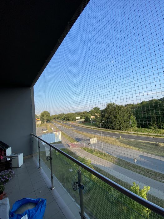 Montaż siatki na balkon dla kota/przeciwko ptakom