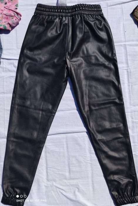 Spodnie sztuczna skóra czarne 152 rozm.
