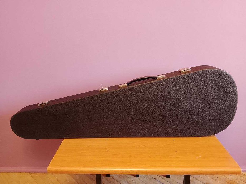 Twardy futerał na gitarę basową