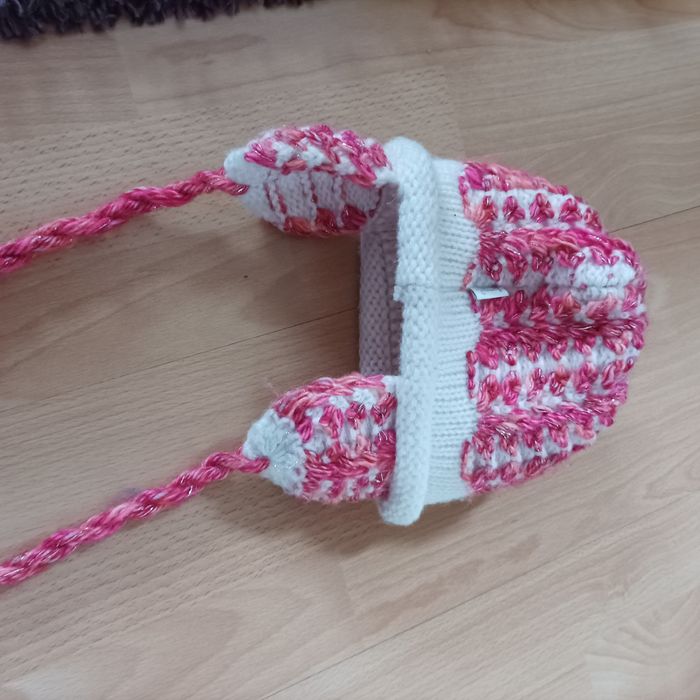 Śliczna różowa czapeczka