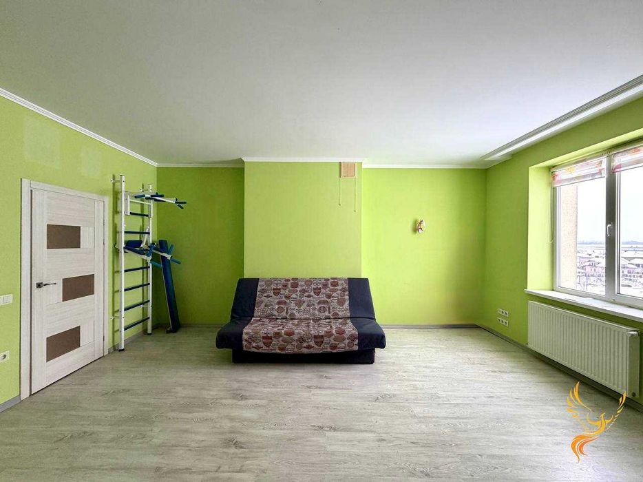 Постанови! Велика квартира з ремонтом в приміській зоні!