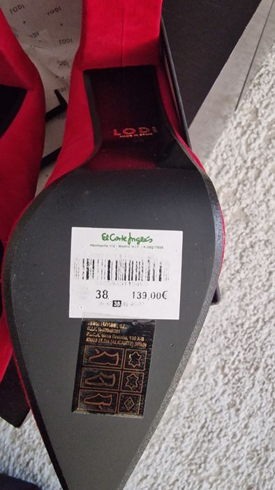 Sapato salto alto vermelho
