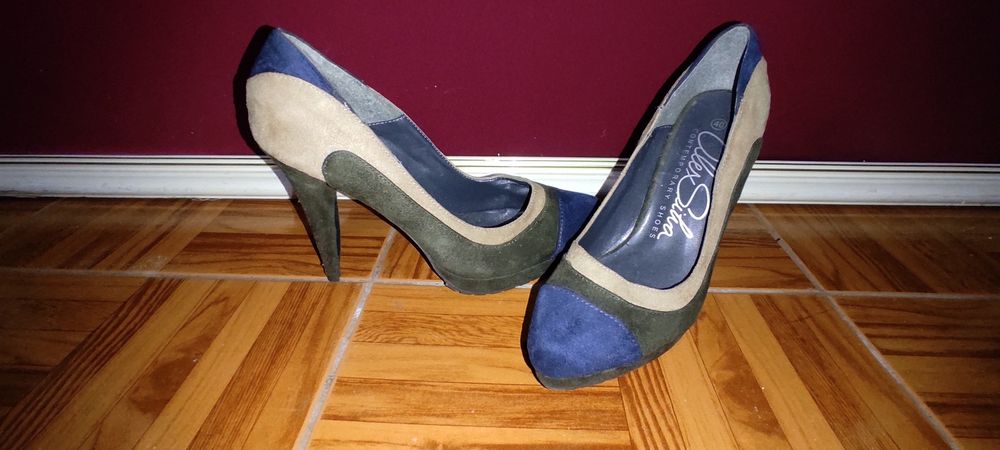 Sapatos variados