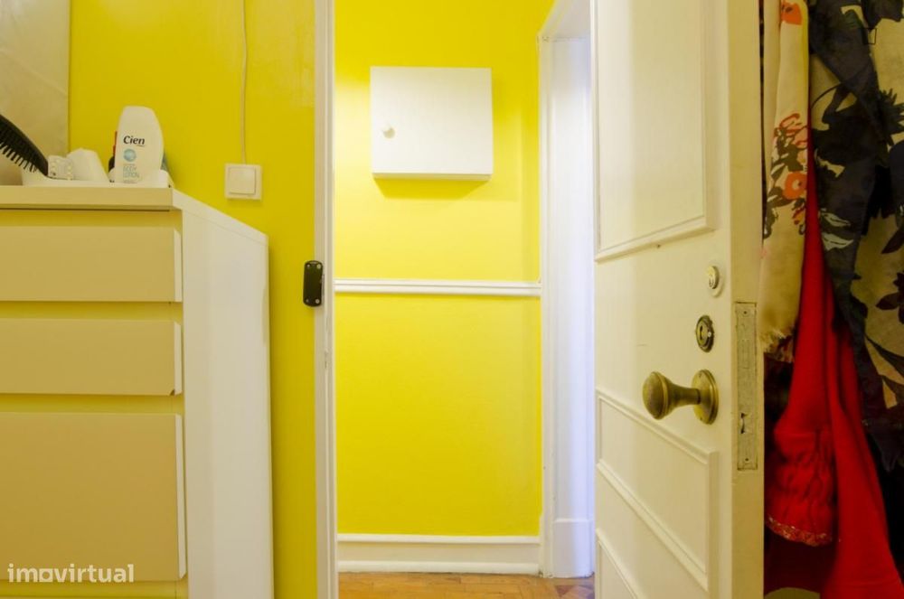 Quarto - localizado em Intendente Lisbon