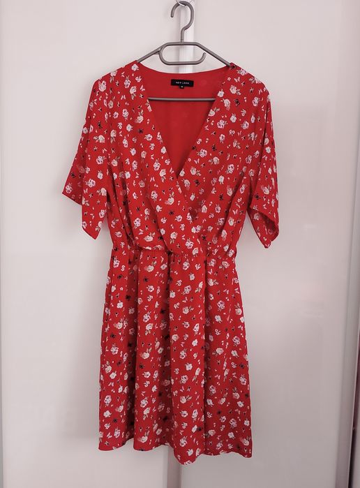 Sukienka czerwona kopertowa w kwiaty New Look rozmiar 42 XL