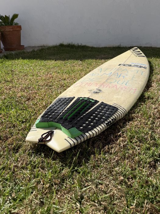 Prancha de surf POLEN 5.9 com 27 L