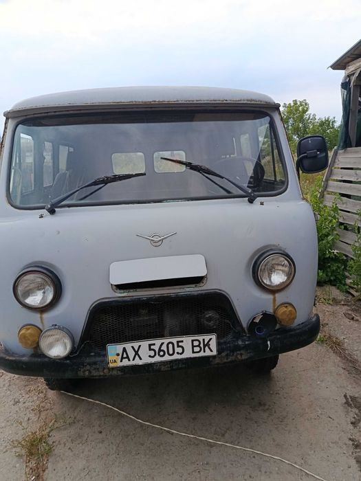 Автомобіль Уаз 2206