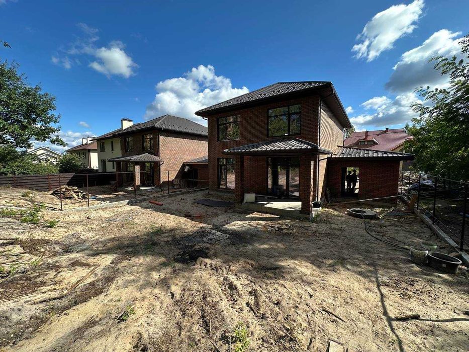 Стильний будинок з прямим вихідом в ліс