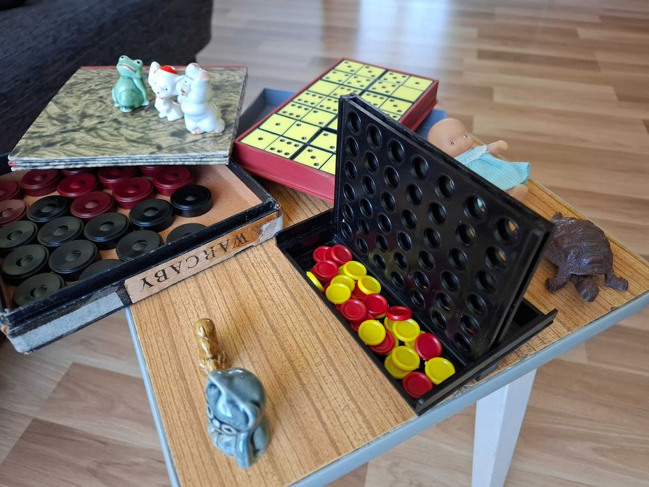 zabawki,gry,figurki,sprężynka zabawka,kostka rubika itd