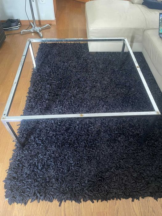 Mesa de centro de vidro temperado e metal da Habitat,sem vidro