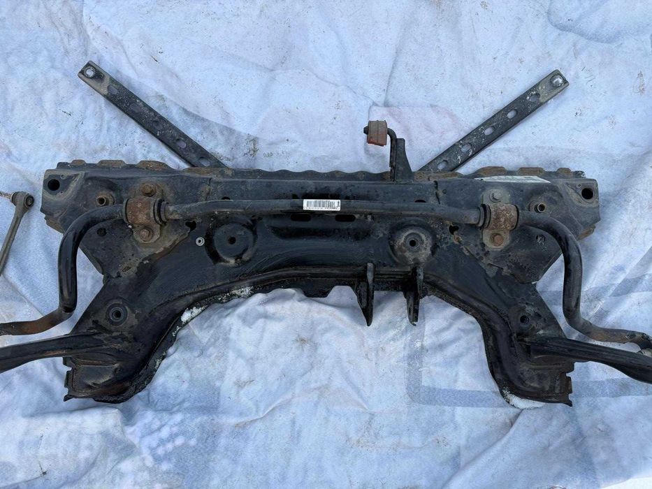 Ford Fiesta MK7 belka belka przednia sanki przód
