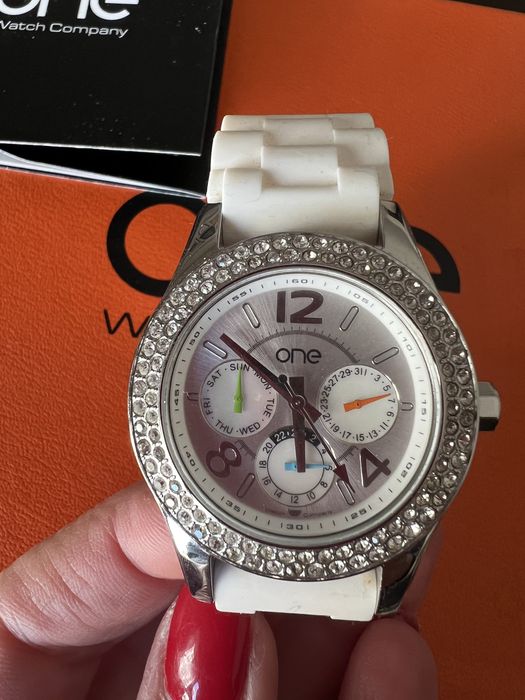 Relógio One com 5 braceletes