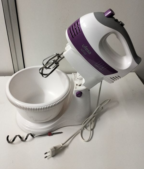 Batedeira com taça Ufesa BV4655