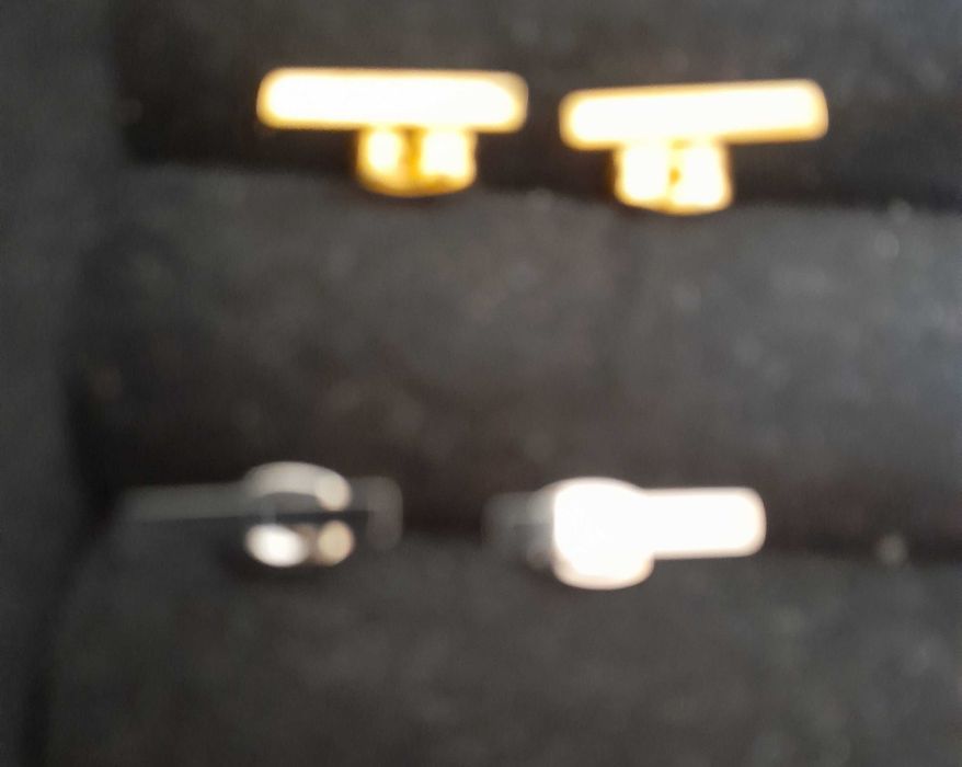 Brincos novos em aço inoxidável