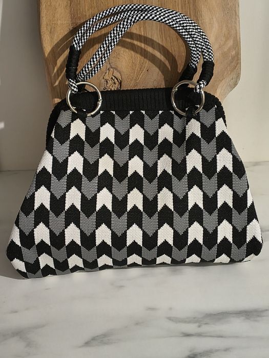 Torebka damska czarno biała