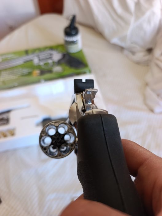 Airsoft gun Dan Wesson 715 6" revolver