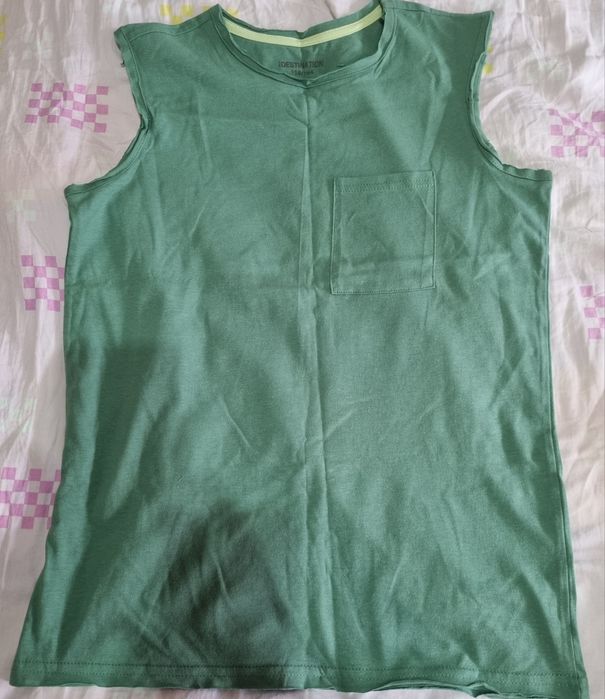 Koszulki młodzieżowe nowe.