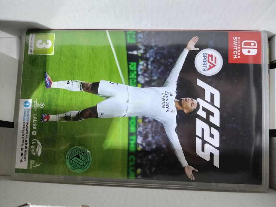 Vendo ou troco Nitendo Switch Lite com EA FC25
