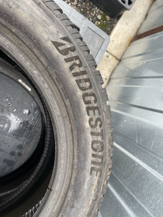 2x BRIDGESTONE BLIZZAKLM005 225/55 R17 8mm 1823r