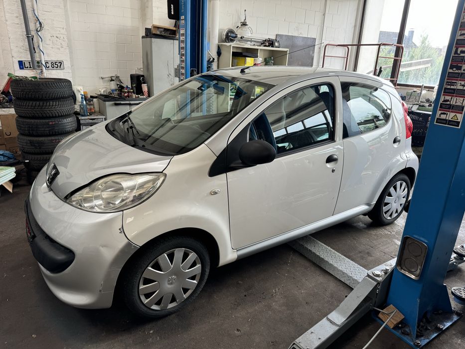 Авторазборка Peugeot 107 запчасти БУ Сірий колір шрот