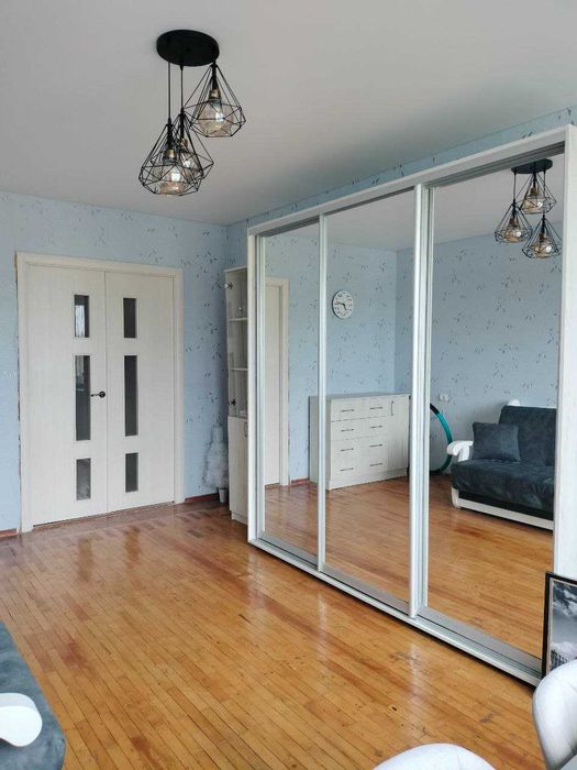 Продам трехкомнатную квартиру