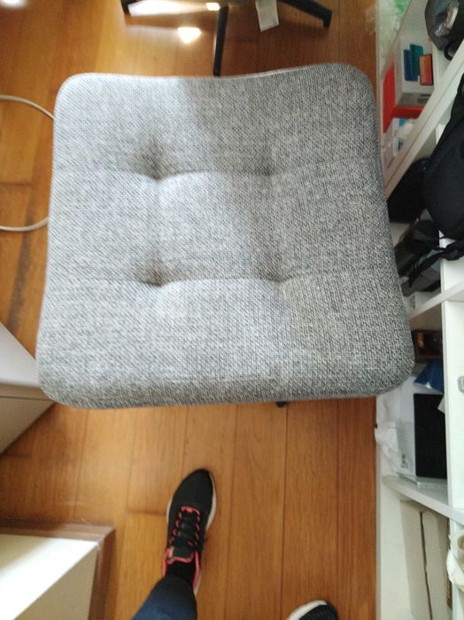 Poltrona giratória e repousa-pés IKEA HAVBERG