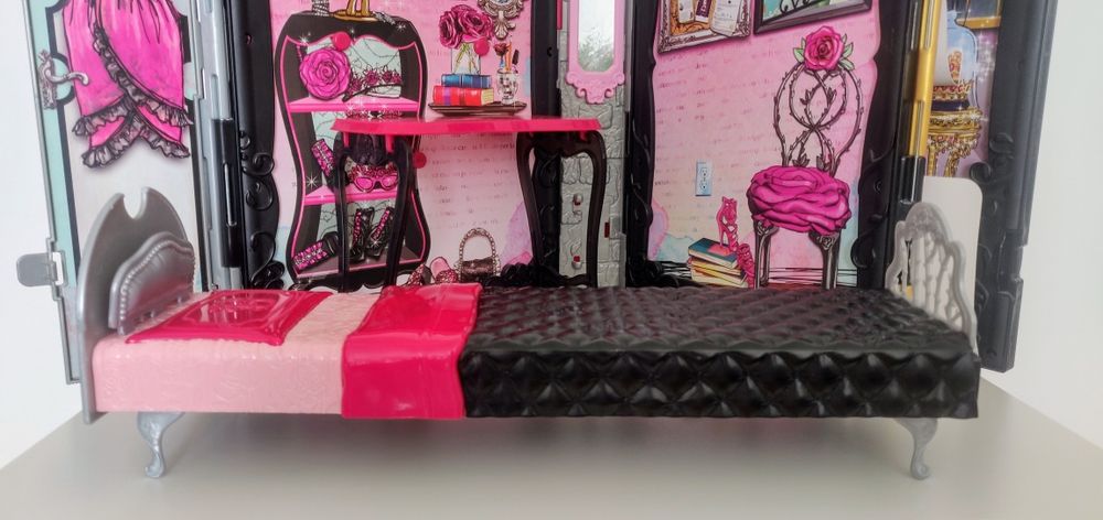 Ever After High Briar Beauty Thronecoming book house