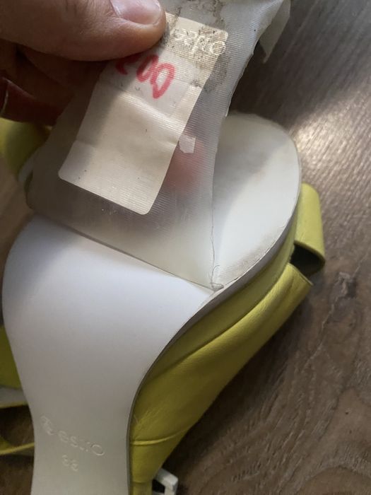 Estro босоніжки шкіряні