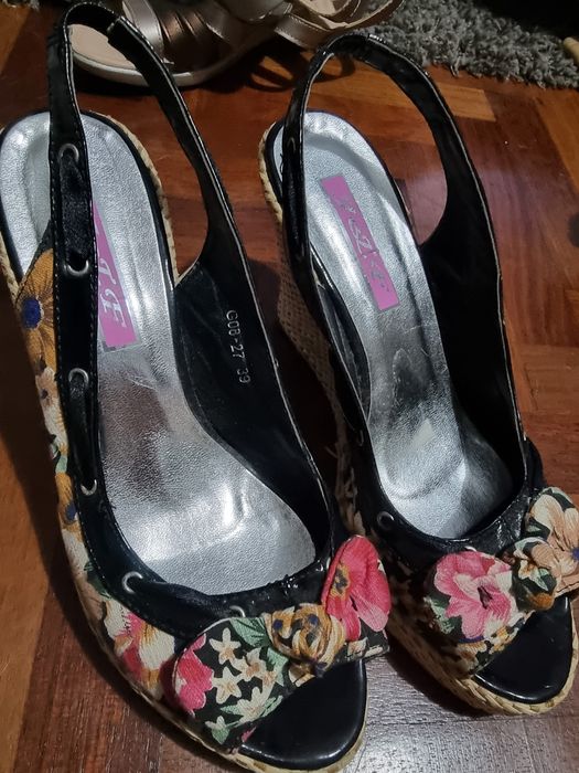 PROMOÇÃO DE ANIVERSARIO! Calçado variado Mulher: Tamanhos de 38 até 41