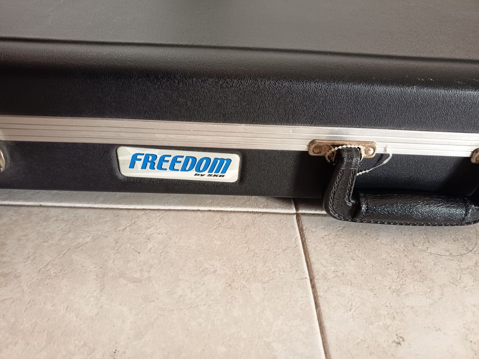 Baixo Yamaha RBX374 + Freedom Case