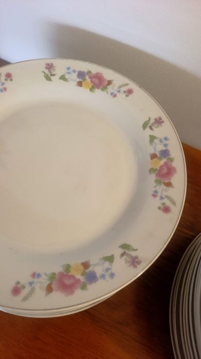 Conjunto vintage de pratos rasos e de sopa