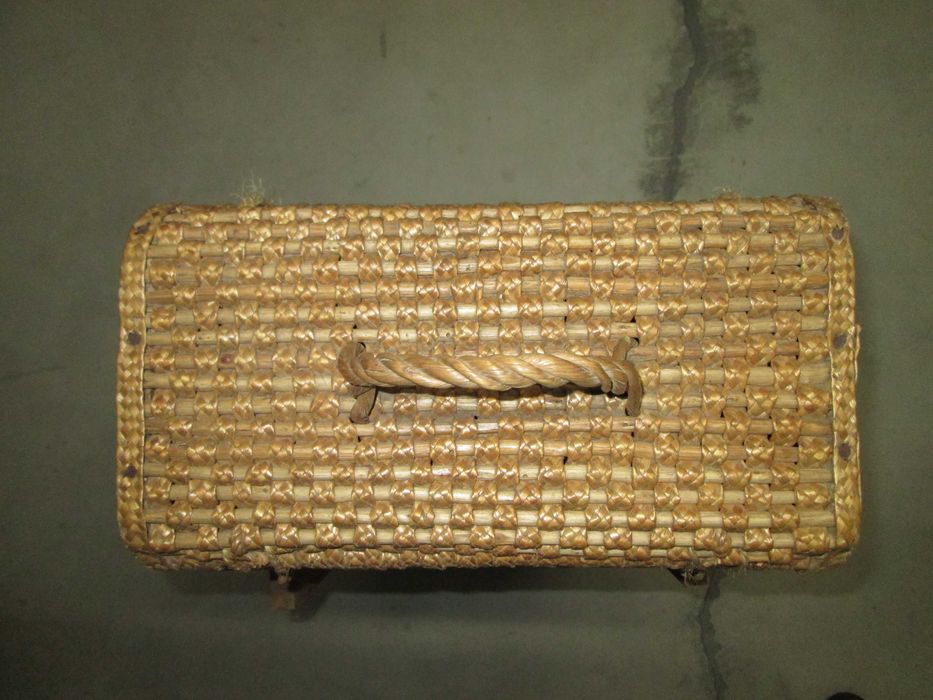 Pequena Cesta Fechada Antiga para Decoração