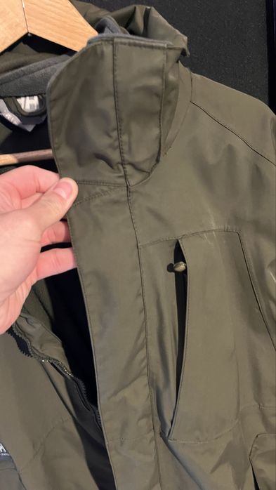 Kurtka Helly Hansen, softshell z polarową podszewką w kołnierzu, rozmiar M, kolor khaki/oliwkowy