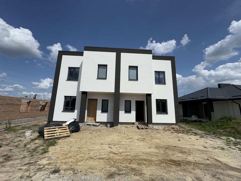 Продам готовий котедж з газом за 3 поліклінікою (перша лінія)