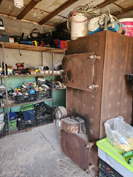 Продаж  будинку і готового бізнесу з ділянкою на 100 соток,