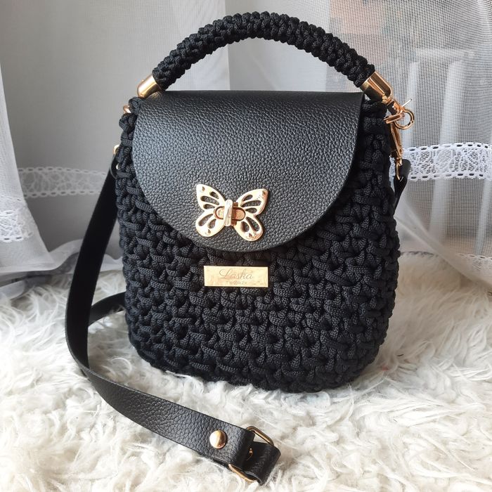 Torebka kuferek czarna handmade skóra motyl złoto pleciona rączka