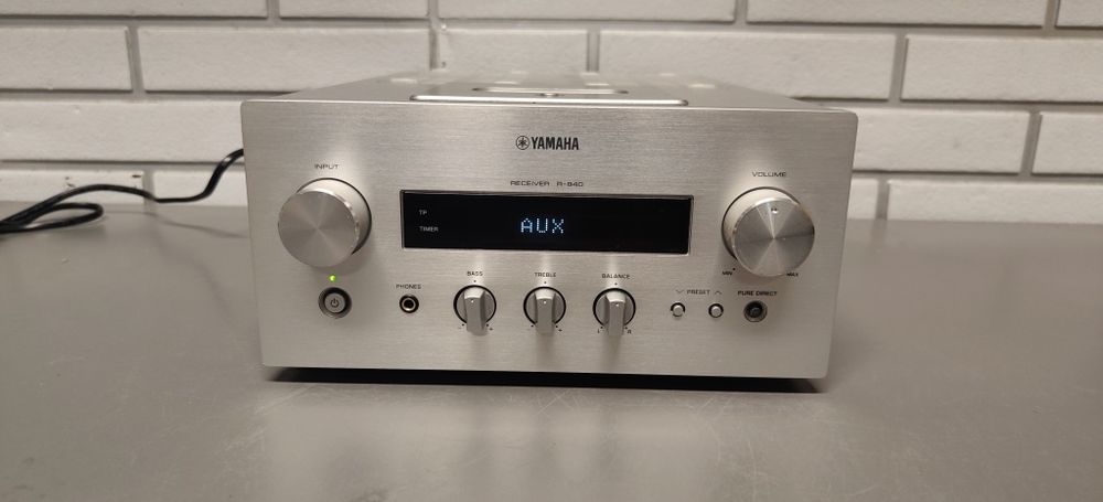 Amplituner Stereo YAMAHA R-840.