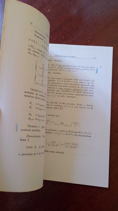 Ultradistribuições Periódicas 1965 Aníbal Coimbra Aires de Matos