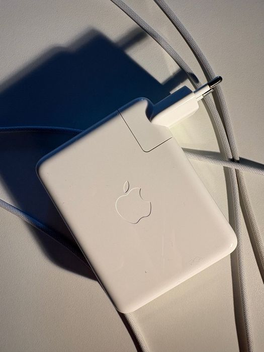 Adaptador Apple USB-C 140W Power Adapter + Cabo USB-C (2 m)