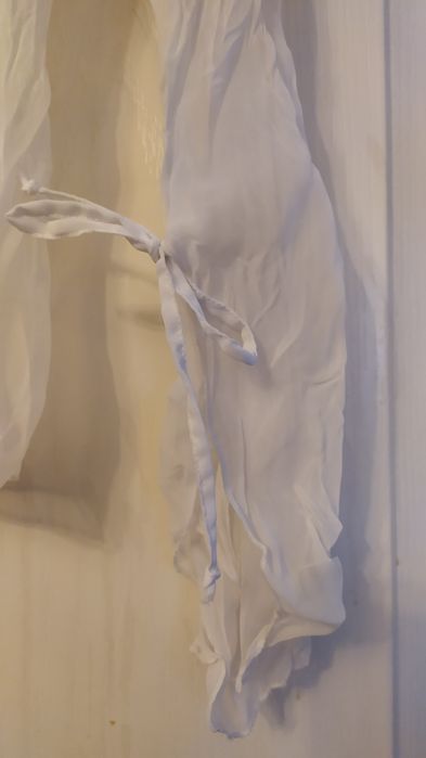 Biała, elegancka koszula.