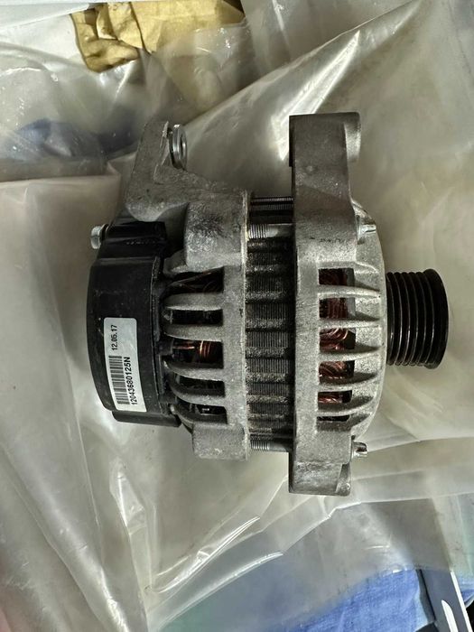 генератор новий автомобільний Opel Astra Zafira до 2008року