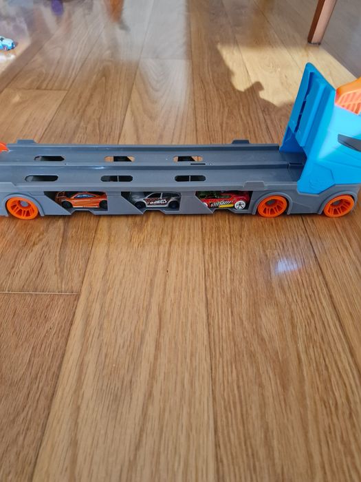 Hot Wheels - Camião e Pista de Transporte
