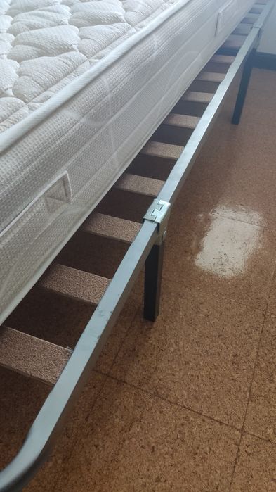 Estrado com pernas + colchão Pikolin Contract 160 x 200 cm.