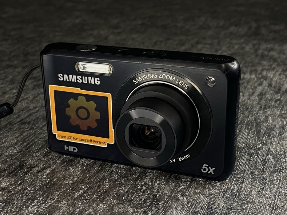 Samsung DV100 з екраном для селфі
