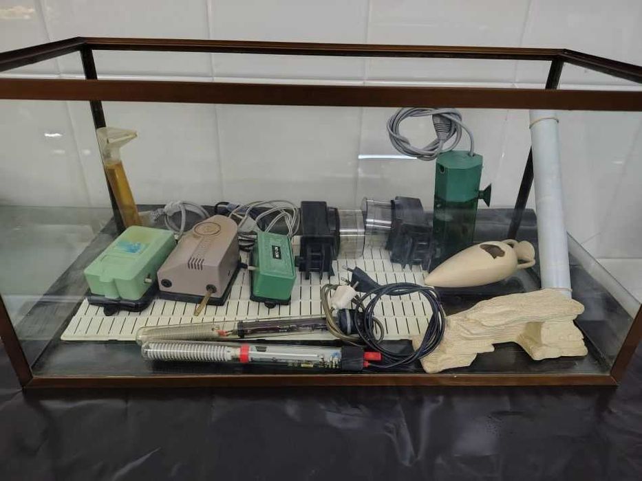 Aquário com as medidas 65 x 30 x 32 cm (L x P x A)