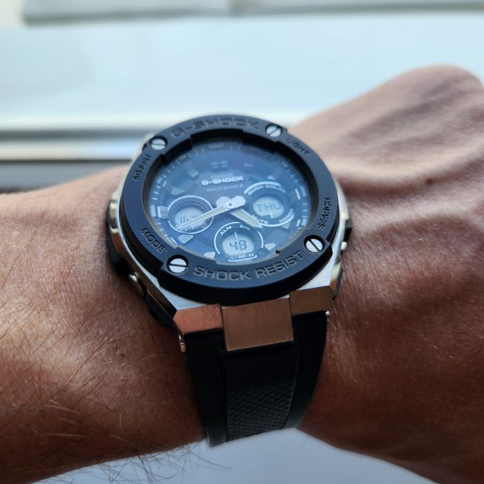 Продам Casio G-Shock GST-W300-1AER