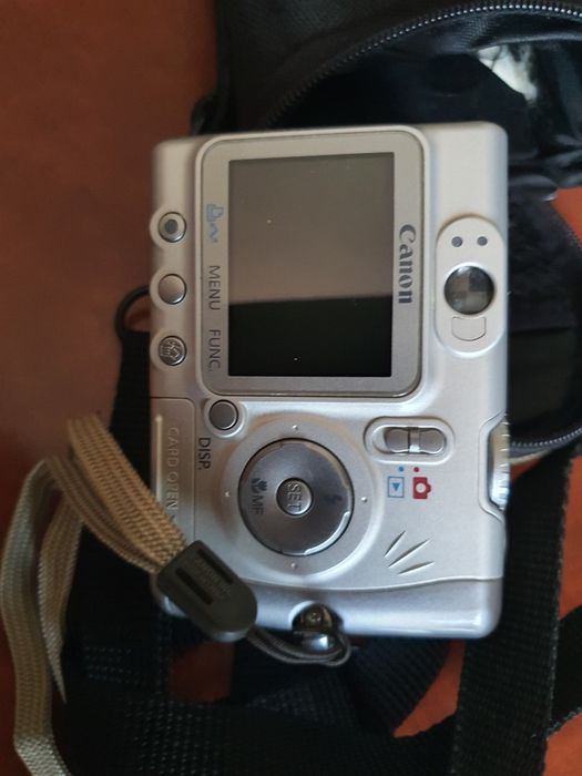 2 câmaras fotográficas prontas a disparar