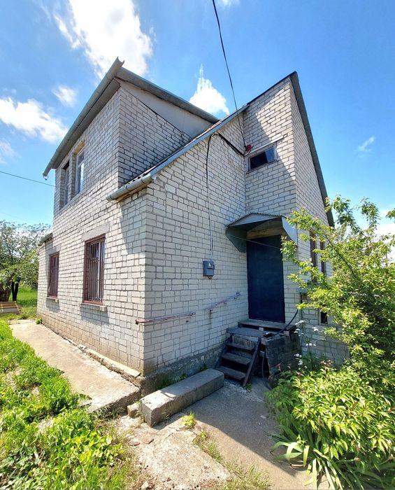 Продам  крепкий дом в пригороде Черноморска