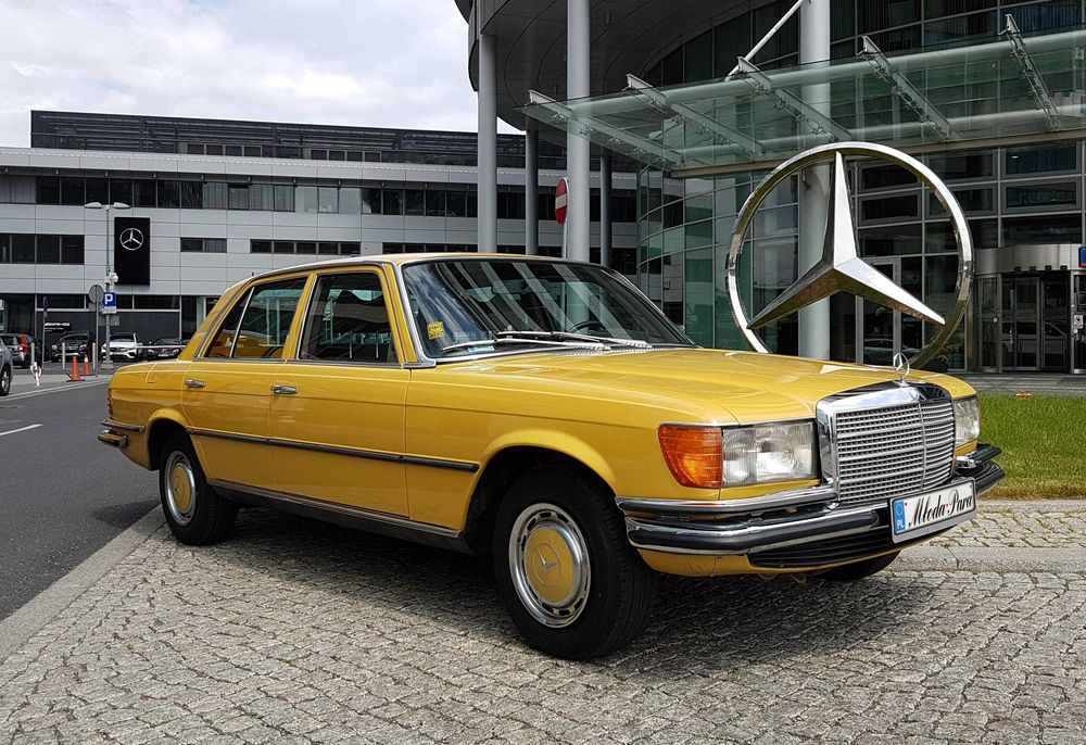 Mercedes S-klasa. Żółta Klasyczna limuzyna do ślubu, filmu, eventy.