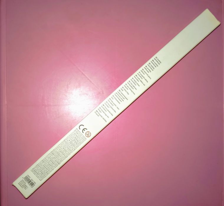 Vários artigos de papelaria e artesanato.